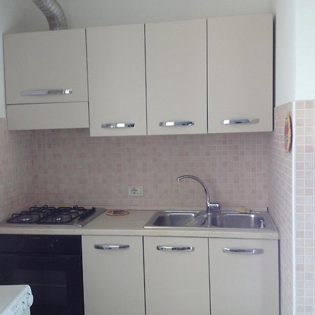 Residence Villa Carmen Fronte Mare A 50 Mt Pietra Ligure Buitenkant foto