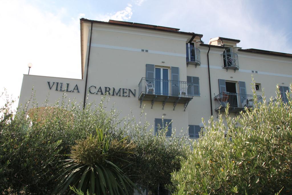 Residence Villa Carmen Fronte Mare A 50 Mt Pietra Ligure Buitenkant foto