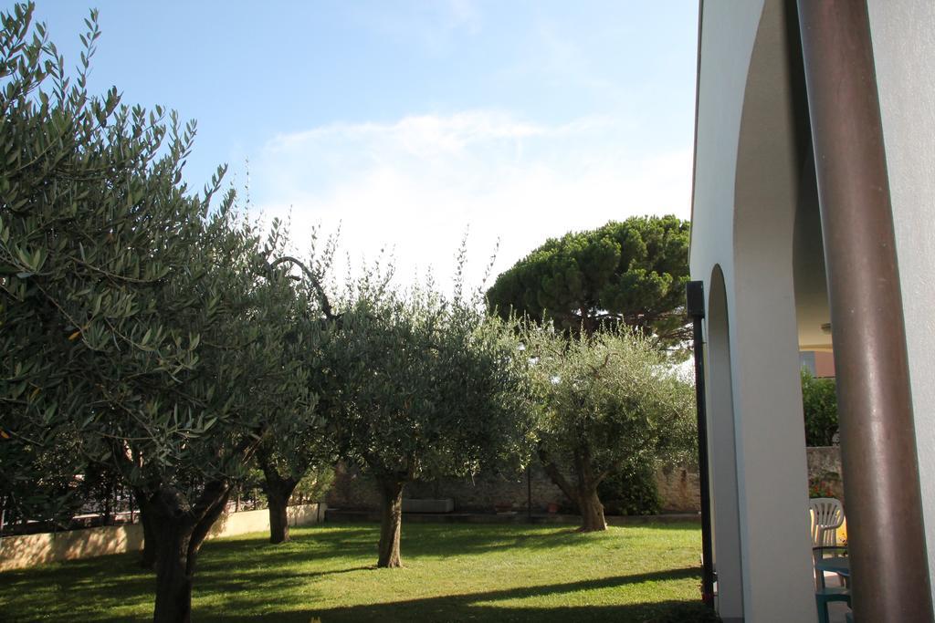 Residence Villa Carmen Fronte Mare A 50 Mt Pietra Ligure Buitenkant foto