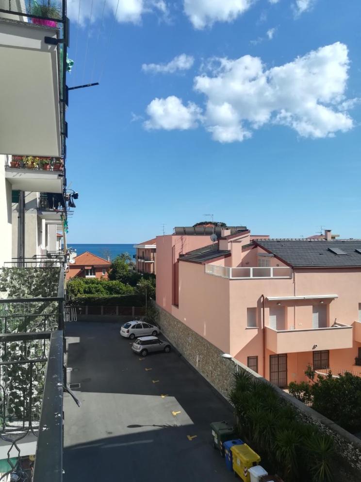 Residence Villa Carmen Fronte Mare A 50 Mt Pietra Ligure Buitenkant foto