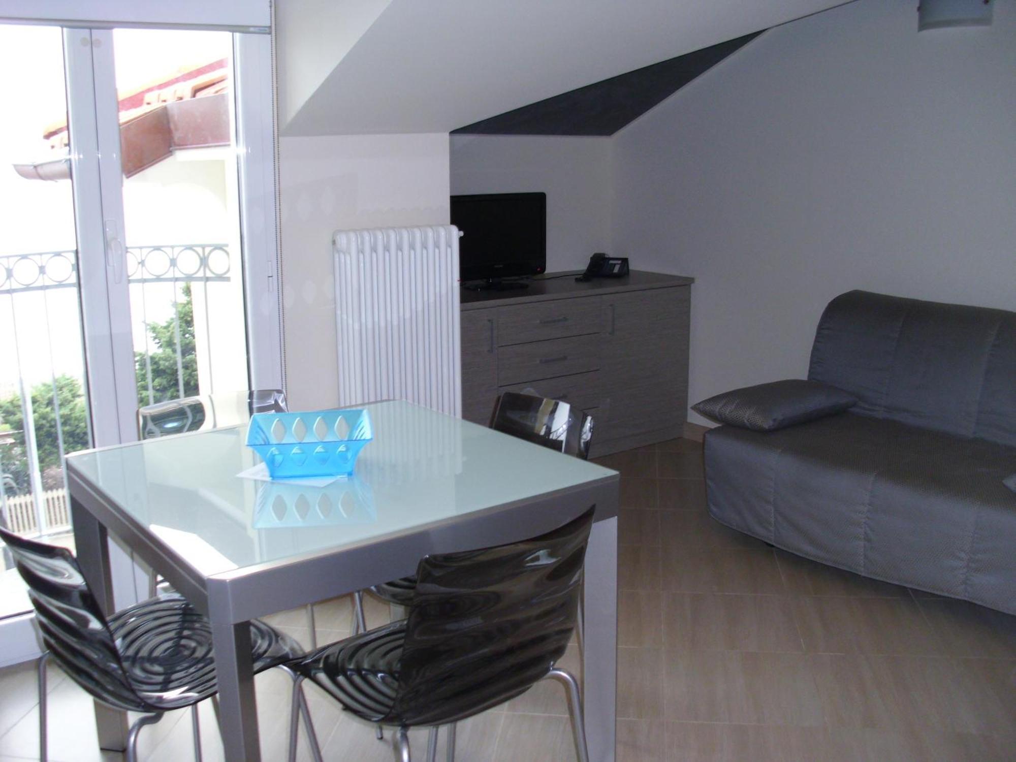 Residence Villa Carmen Fronte Mare A 50 Mt Pietra Ligure Buitenkant foto