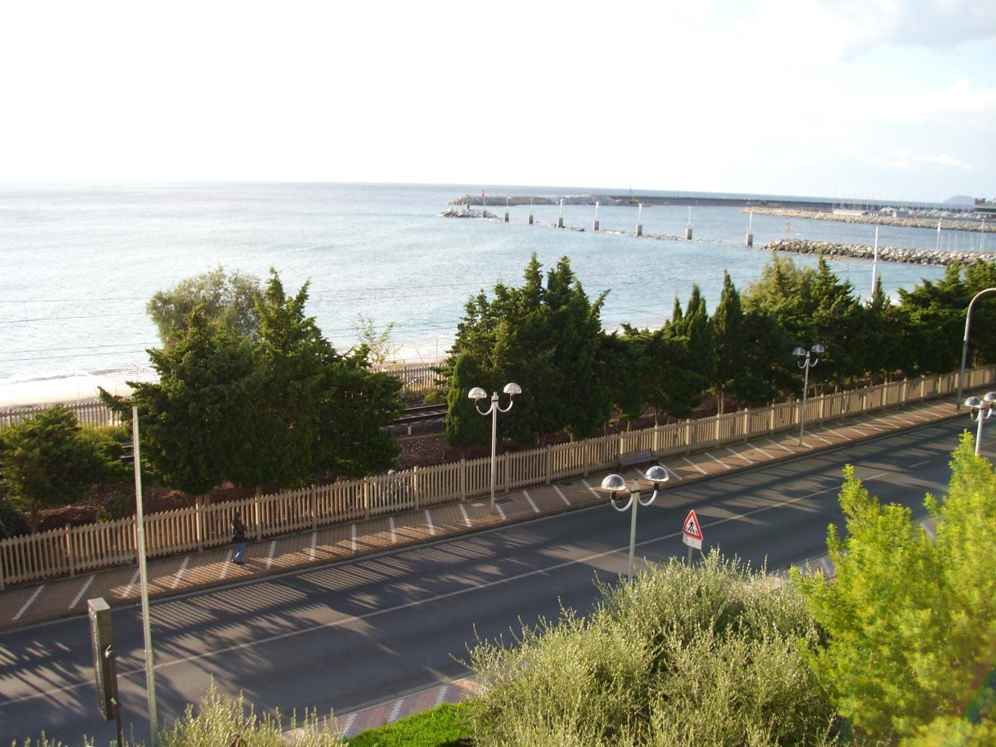 Residence Villa Carmen Fronte Mare A 50 Mt Pietra Ligure Buitenkant foto