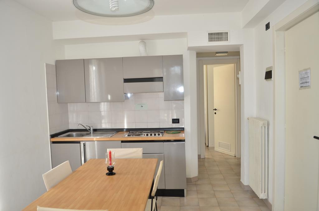 Residence Villa Carmen Fronte Mare A 50 Mt Pietra Ligure Buitenkant foto