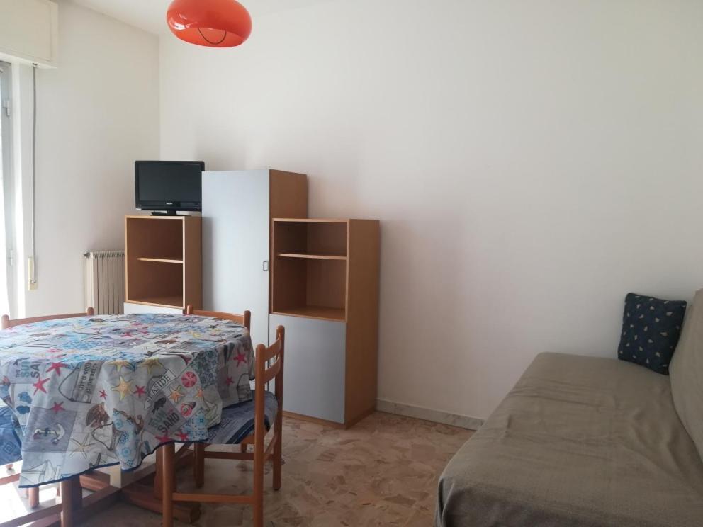 Residence Villa Carmen Fronte Mare A 50 Mt Pietra Ligure Buitenkant foto