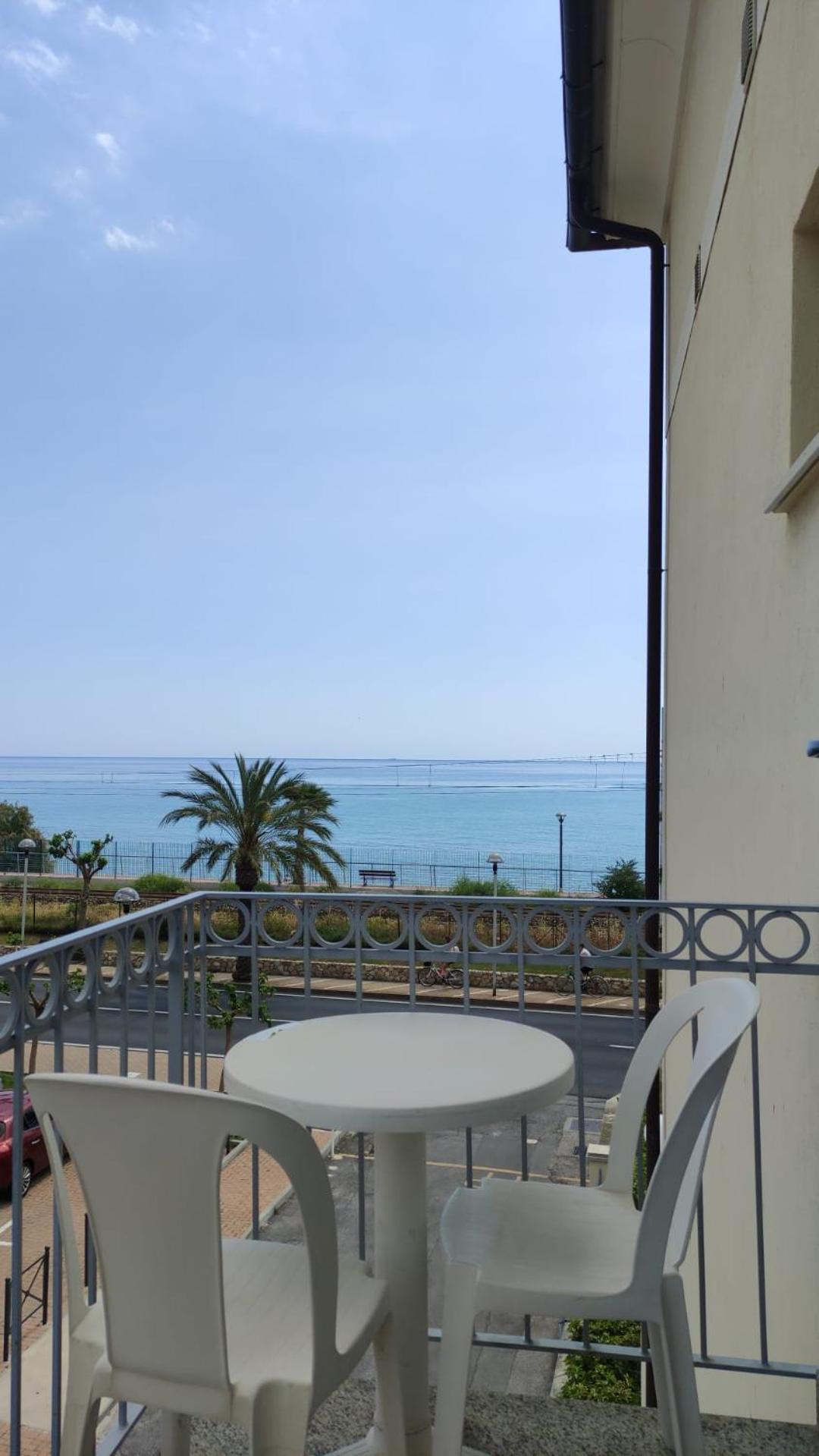 Residence Villa Carmen Fronte Mare A 50 Mt Pietra Ligure Buitenkant foto