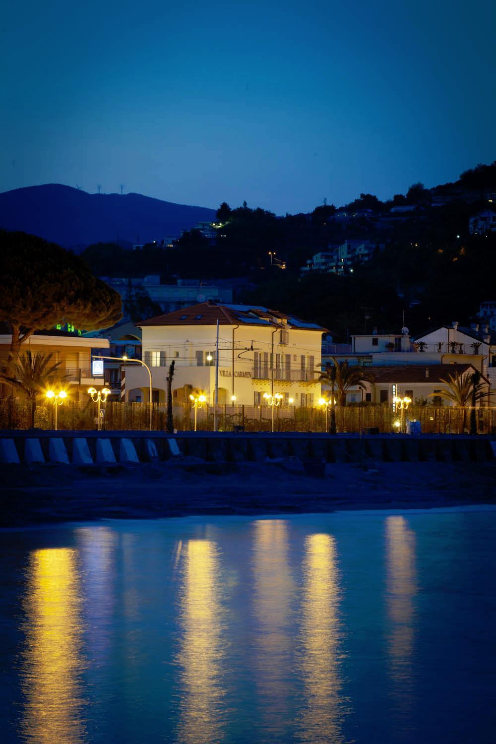 Residence Villa Carmen Fronte Mare A 50 Mt Pietra Ligure Buitenkant foto
