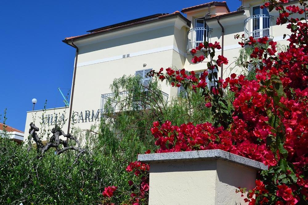 Residence Villa Carmen Fronte Mare A 50 Mt Pietra Ligure Buitenkant foto