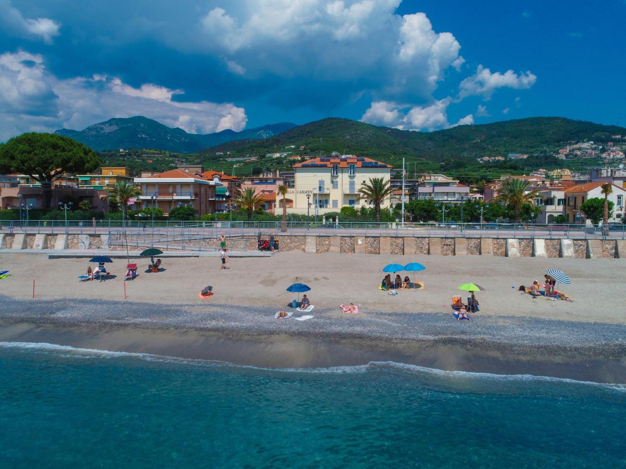 Residence Villa Carmen Fronte Mare A 50 Mt Pietra Ligure Buitenkant foto