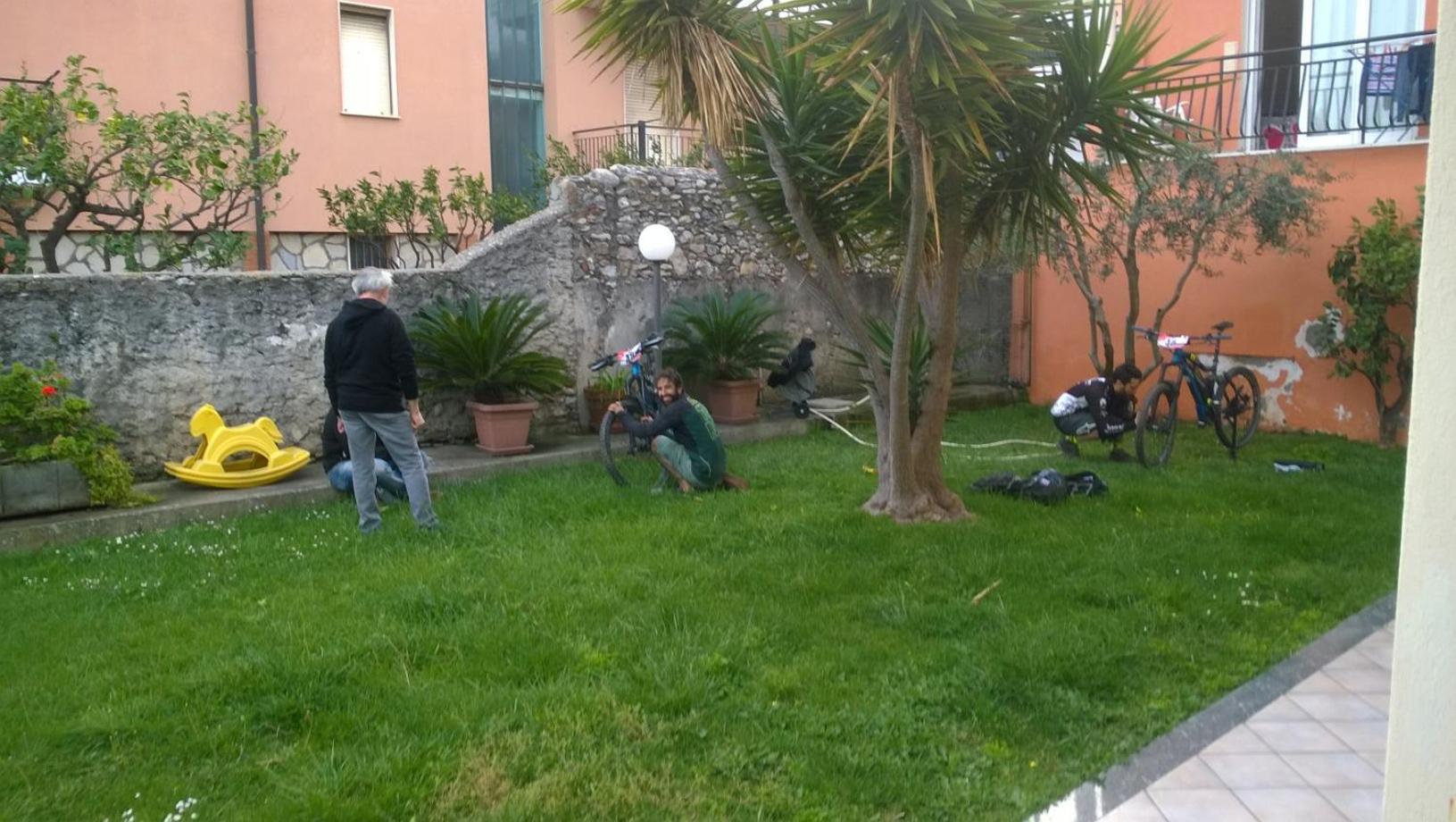 Residence Villa Carmen Fronte Mare A 50 Mt Pietra Ligure Buitenkant foto