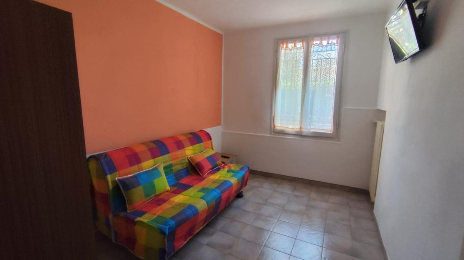 Residence Villa Carmen Fronte Mare A 50 Mt Pietra Ligure Buitenkant foto