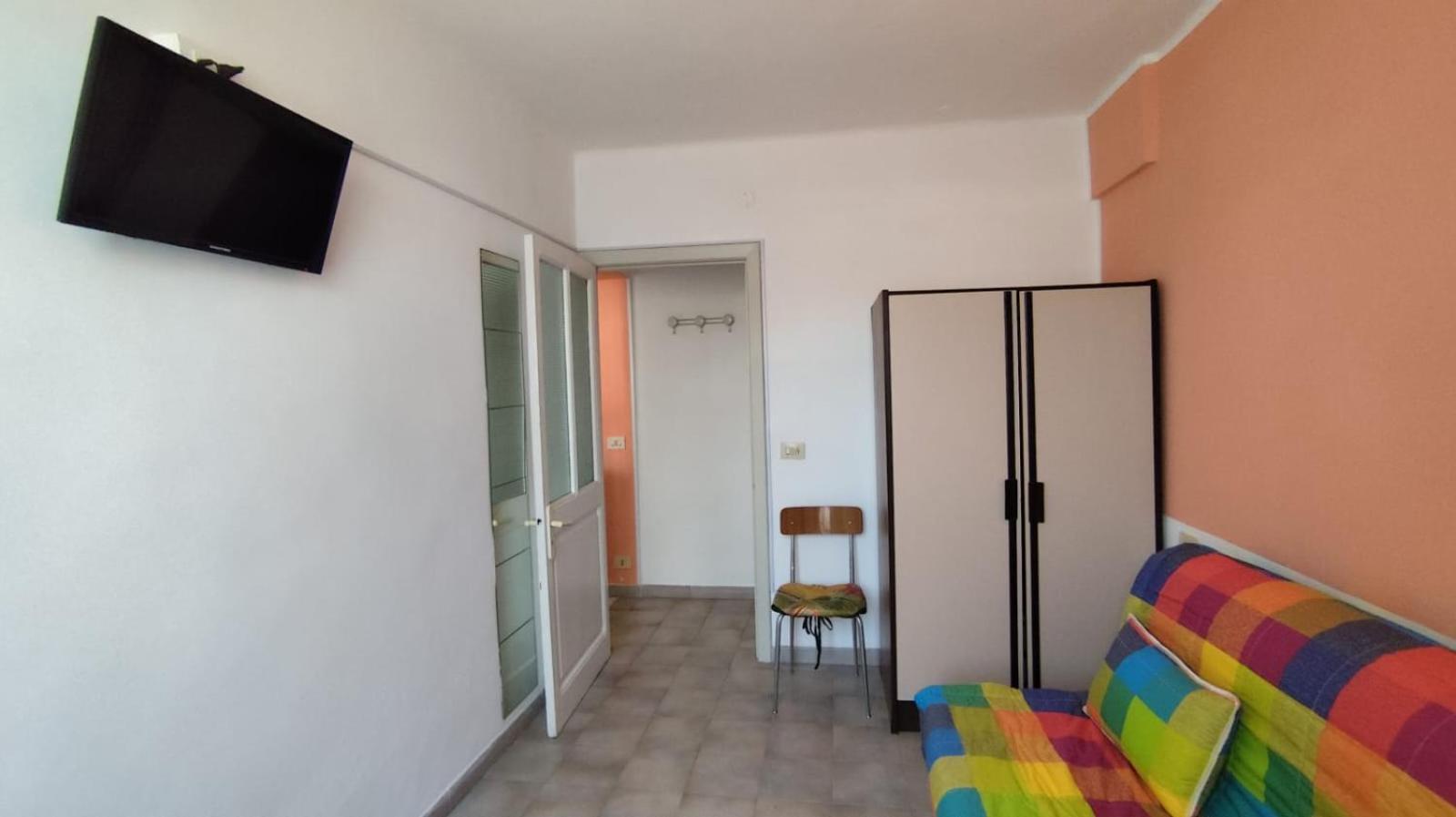 Residence Villa Carmen Fronte Mare A 50 Mt Pietra Ligure Buitenkant foto